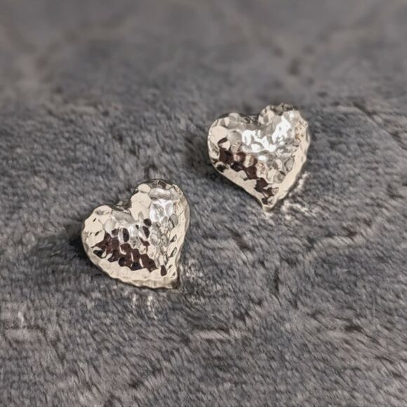Vintage Hammered Silvertone Heart Shaped Pierced Earrings - Picture 2 of 5